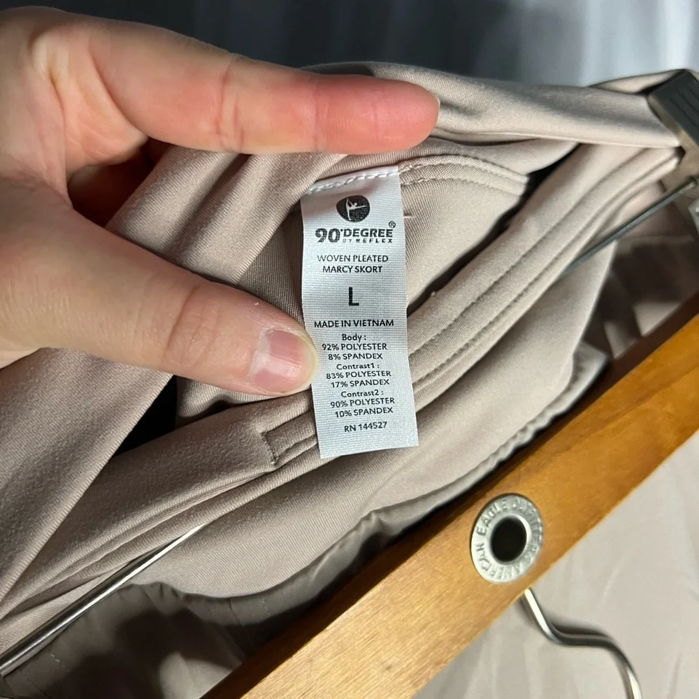 NWT 90 degree by Reflex women’s woven pleated Marcy skort size L in tan colored - Picture 6 of 7